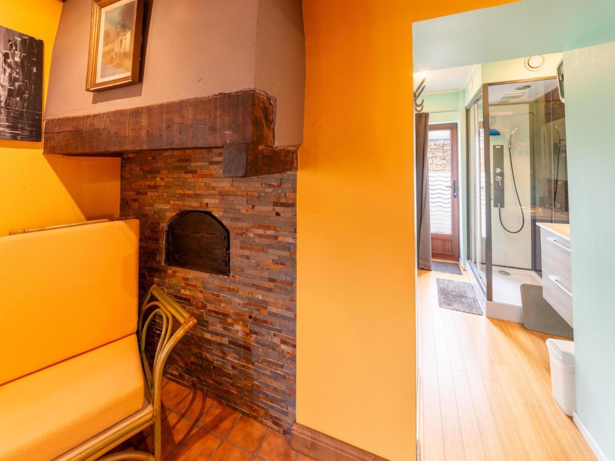 Holiday Home With Bubble Bath Florenville Exterior foto